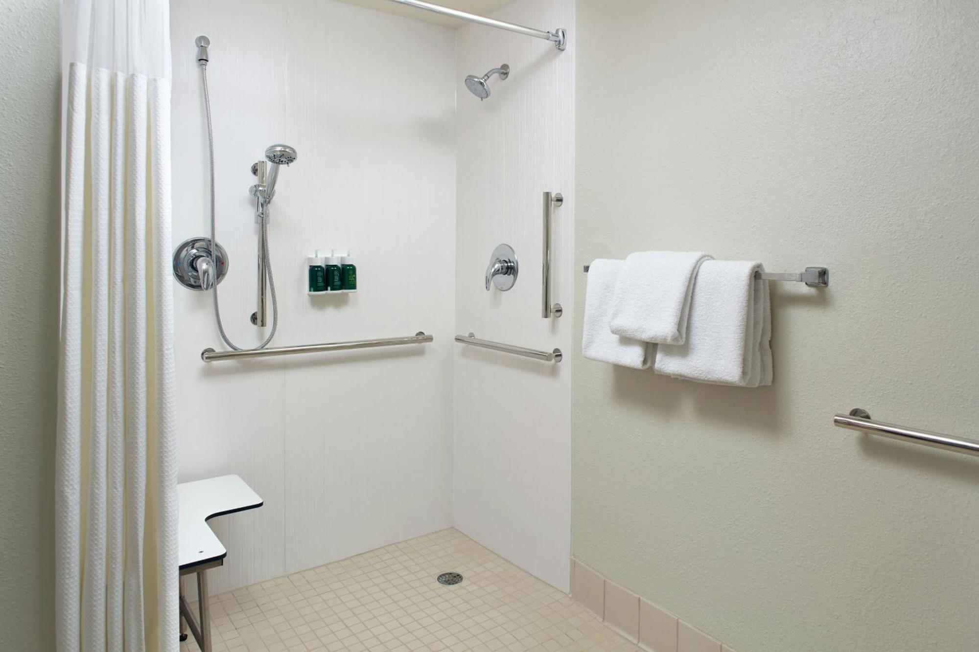Courtyard By Marriott Greensboro Exterior foto